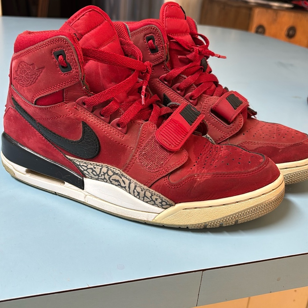 Nike Air Jordan Men’s Size 9.5 Used Red